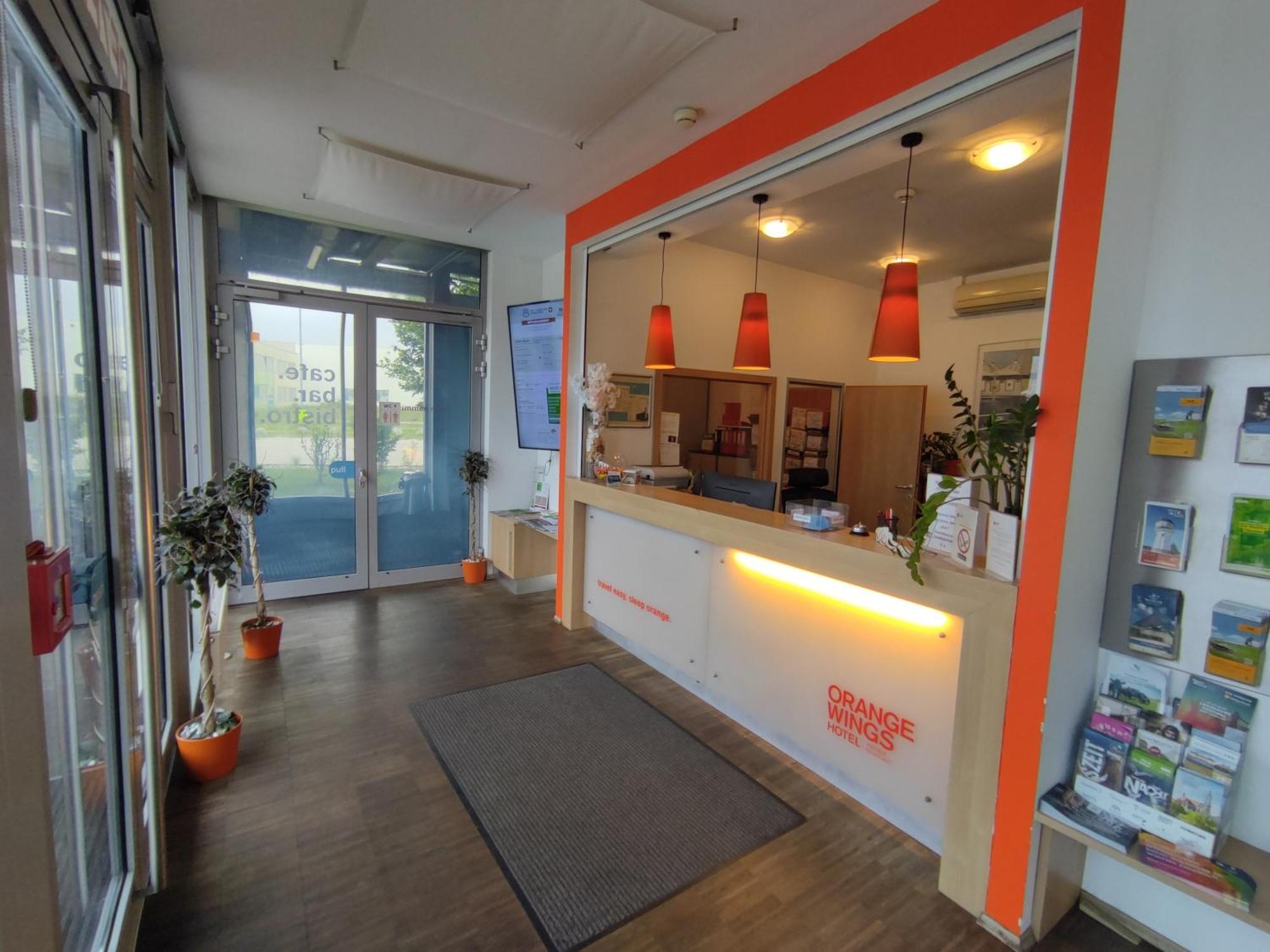 Orange Wings Wiener Neustadt Esterno foto